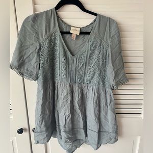 Blue/grey flowy blouse size small Knox rose